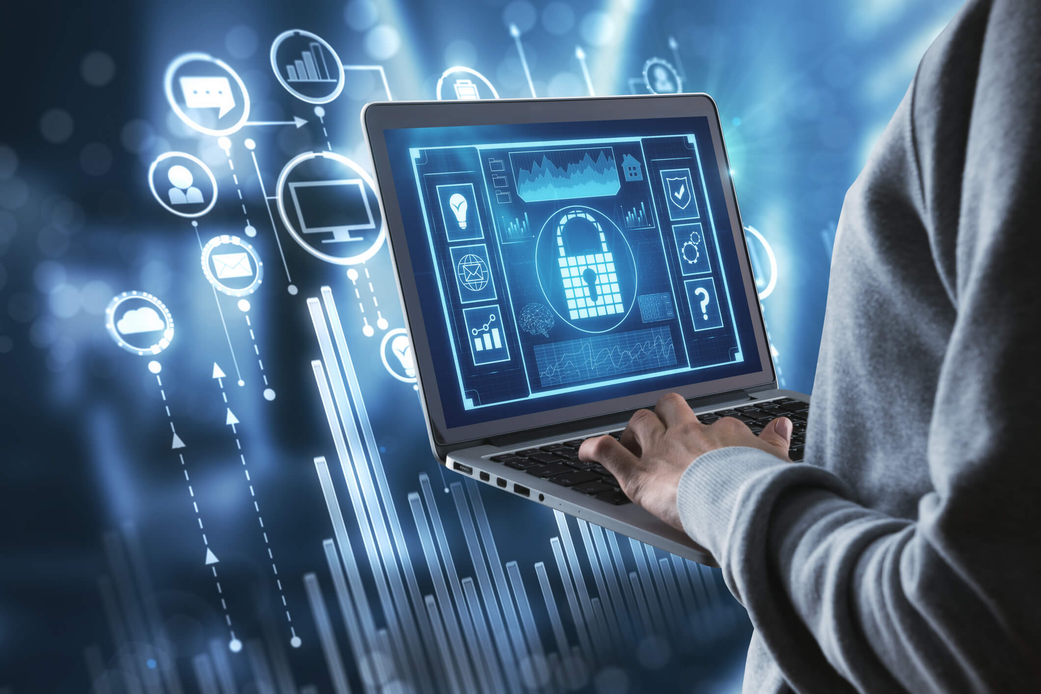 pessoa configura seu site para proteger os dados dos seus clientes.